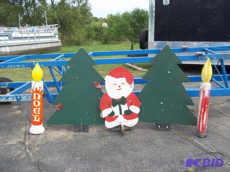 lot 182 image: Christmas Yard Decor   Wood Santa  2 Wood Tre...