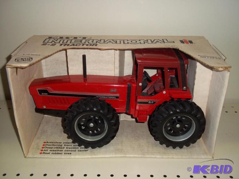 lot 183 image: ERTL Toys International Tractor 2X2 6388 with...