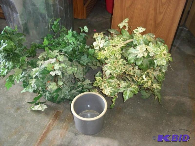 lot 190 image: Crock with greenery...