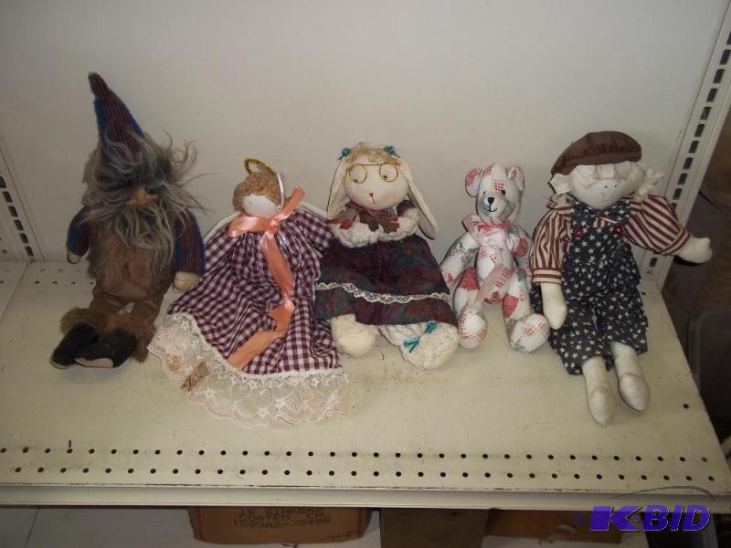 lot 193 image: 5 Dolls   Bunny Doll  Angel Doll  Bear Doll  ...