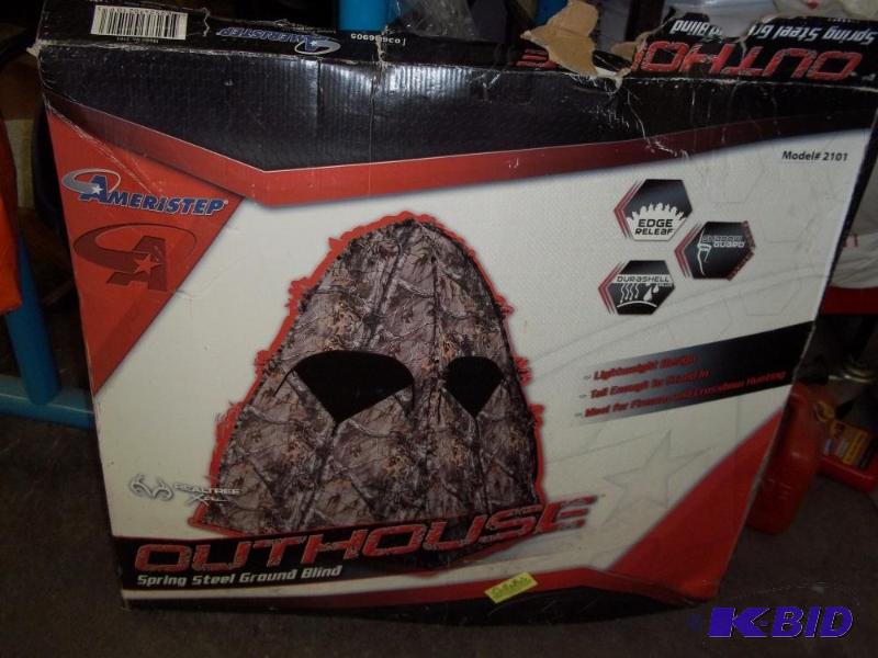 lot 20 image: Ameristep Hunting blind still in box...