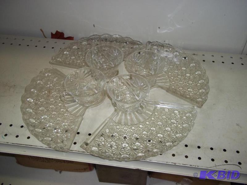 lot 212 image: 4 Serving luncheon set...