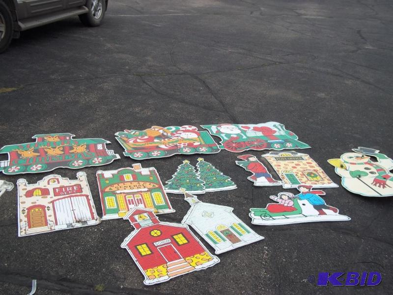 lot 230 image: Christmas Window and Door Decorations...
