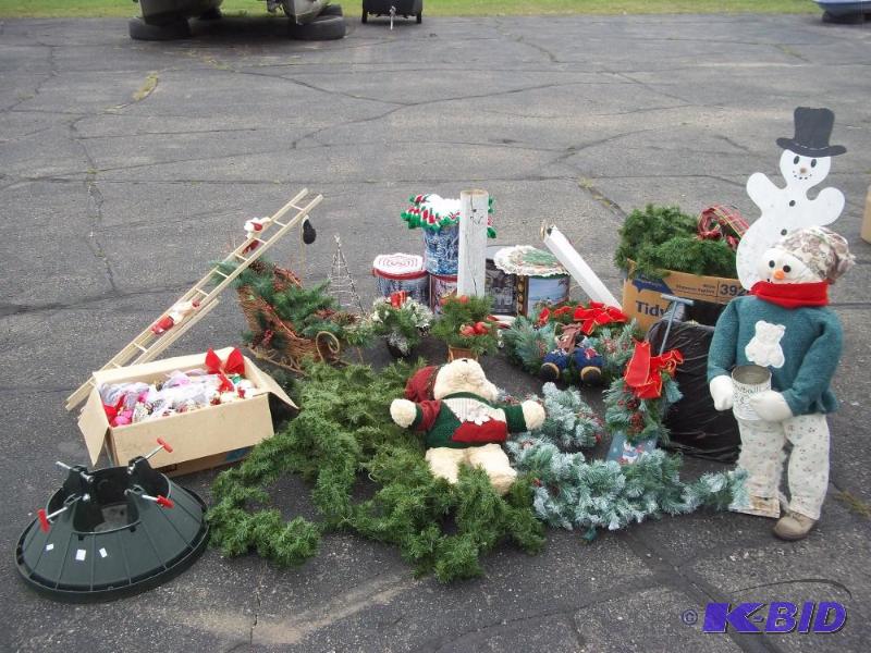 lot 233 image: &nbspLot of Christmas Decor...