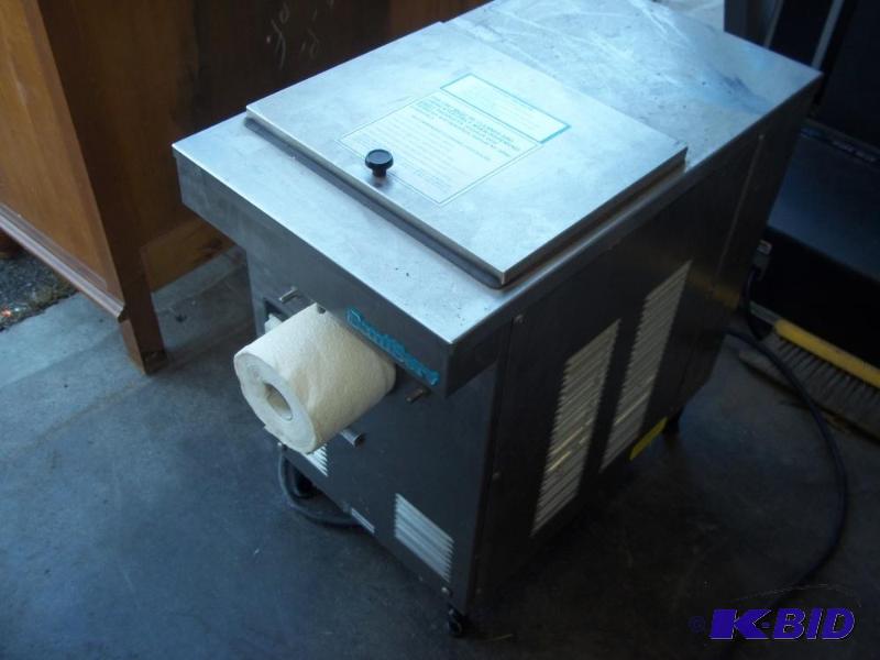 lot 24 image: SantiServ Soft Serve Shake Combination Dispen...