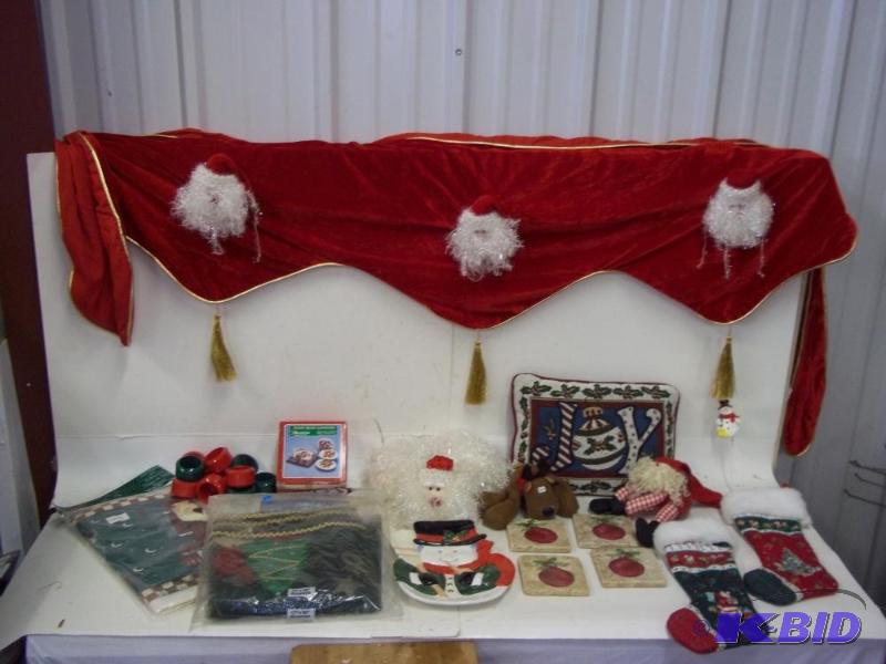 lot 257 image: Misc Christmas Decor...