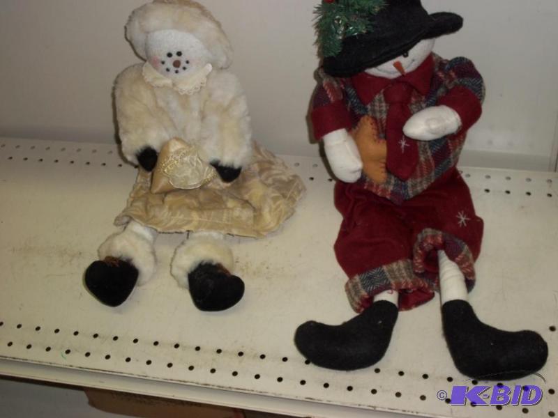 lot 262 image: Christmas Figurines...