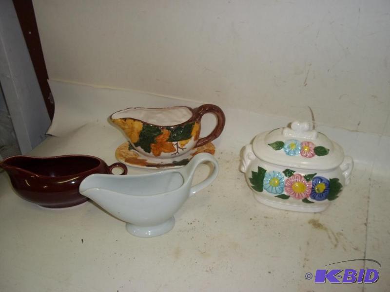 lot 289 image: Gravy Servers and Sugar bowl...