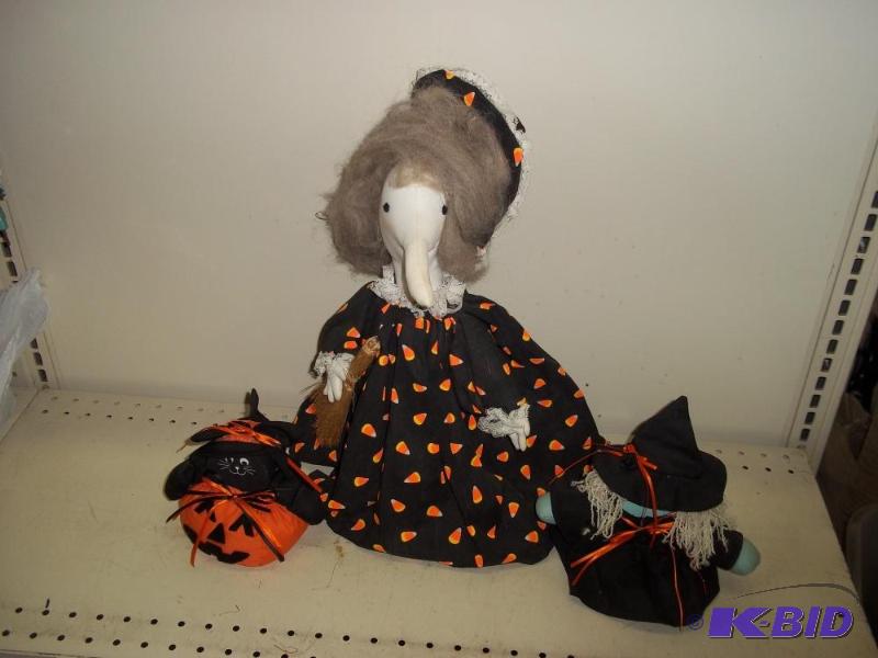 lot 302 image: Halloween Witch and decor...