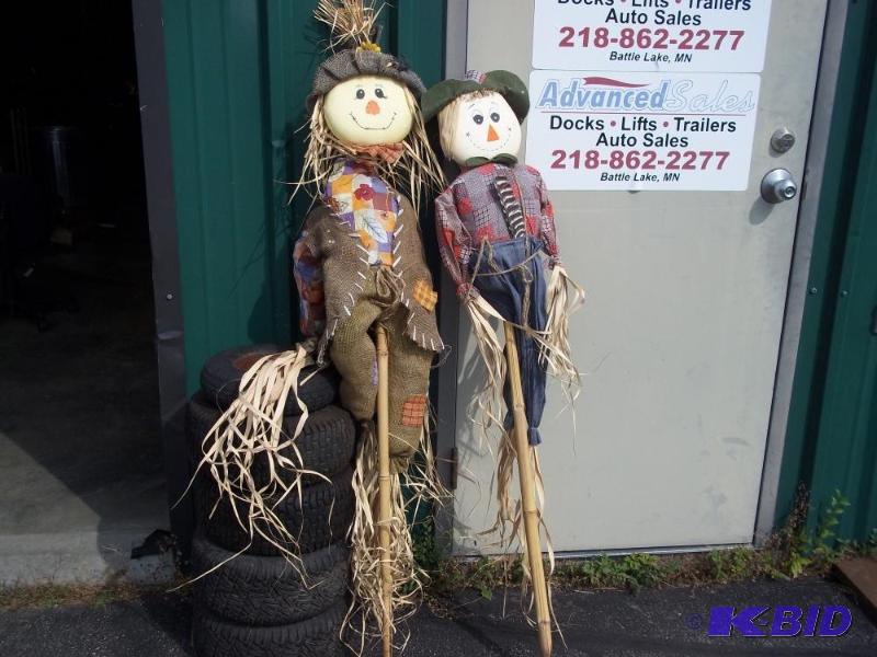 lot 31 image: Scarecrow Fall Lawn Decor...