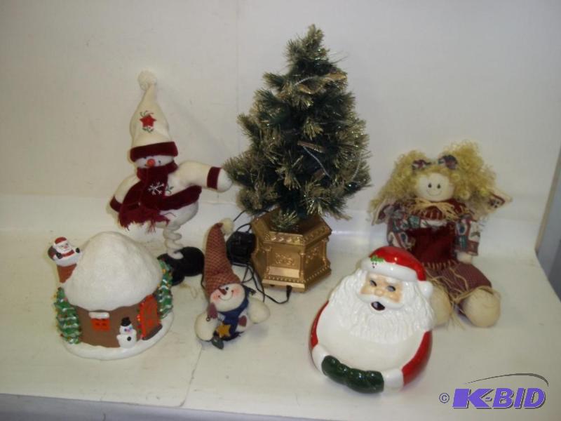 lot 313 image: Misc Christmas Decor...