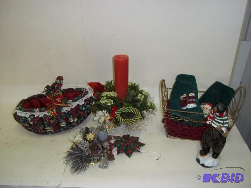 lot 315 image: Misc Christmas Decor...