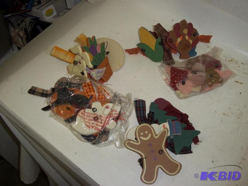 lot 321 image: Misc Halloween decor...