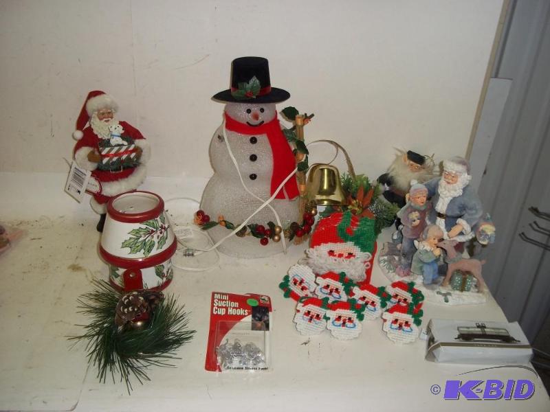lot 322 image: Misc Christmas Decor...