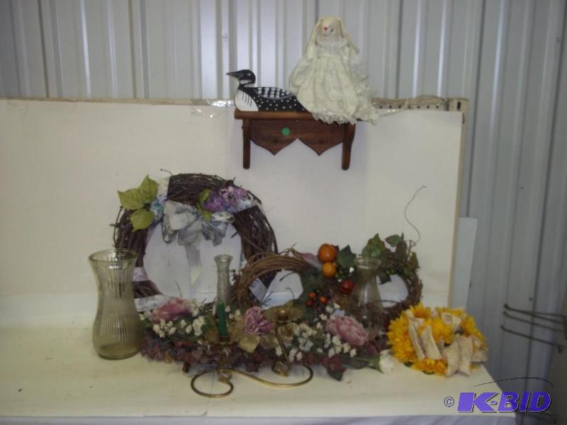 lot 334 image: Misc Wall Decor...