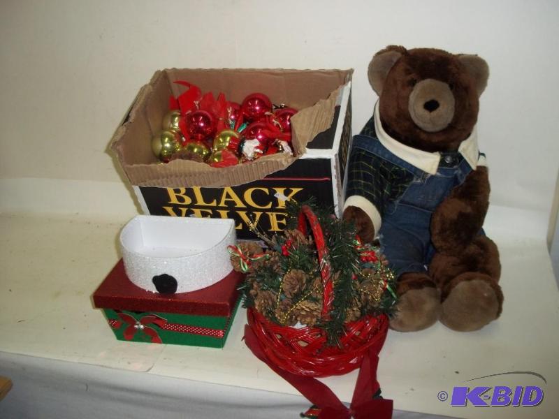 lot 339 image: Misc Christmas Decor...