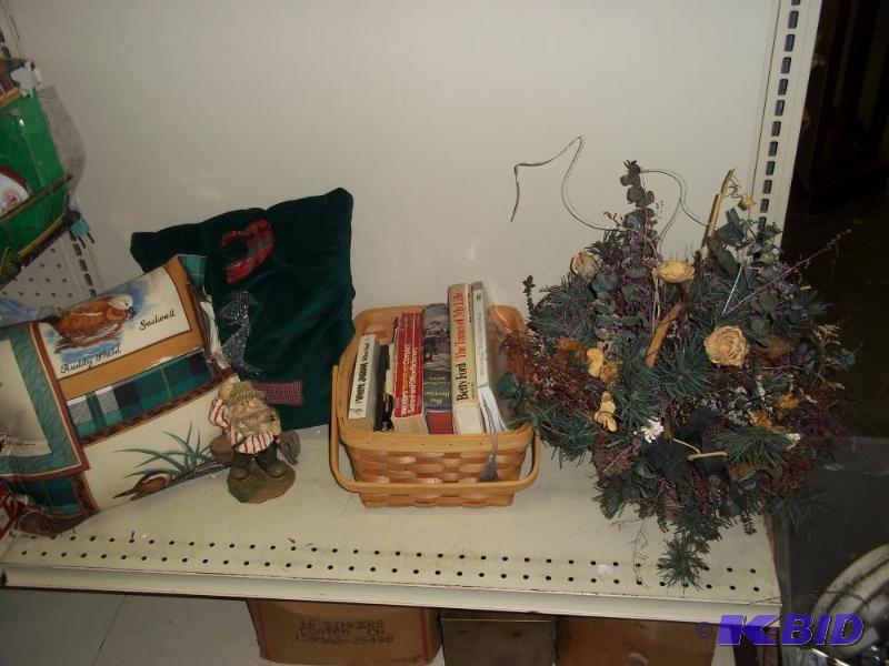 lot 340 image: Misc Decor nd books...