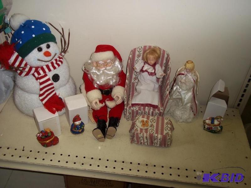 lot 345 image: Misc Christmas Decor...