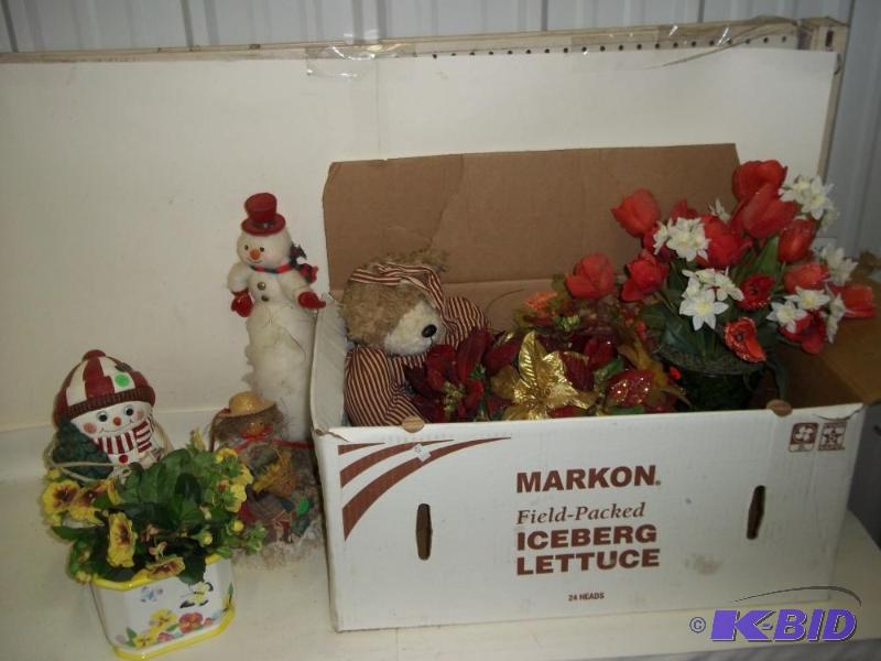lot 350 image: Misc Christmas Decor...
