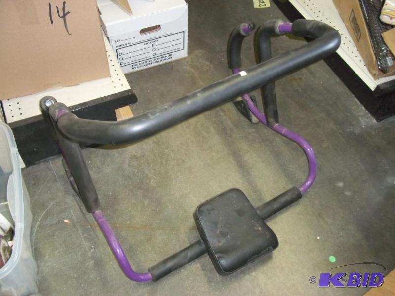 lot 358 image: Sit up bar...