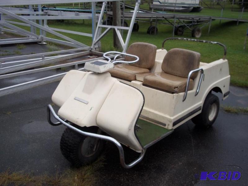 lot 36 image: Harley Davidson Golf Cart   Runs and Drives  ...