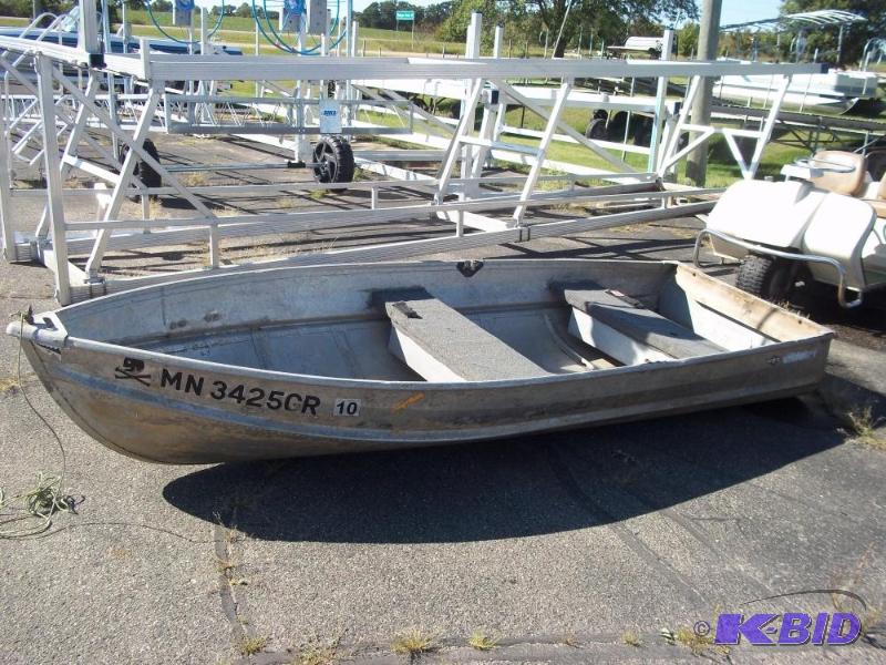 lot 4 image: 12 Starcraft Boat   Year 1980  Make Starcraf...