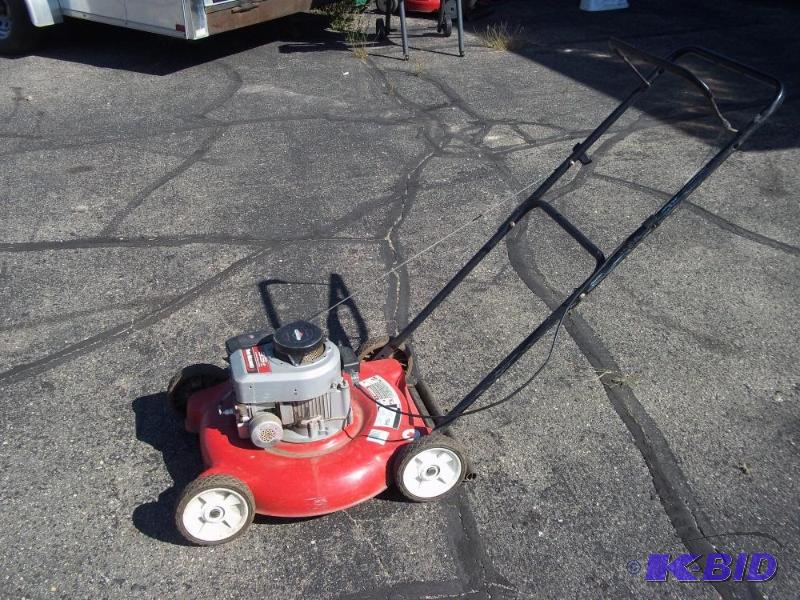 lot 6 image: Yard Machines Mower, 3.5 Hp, 20"...