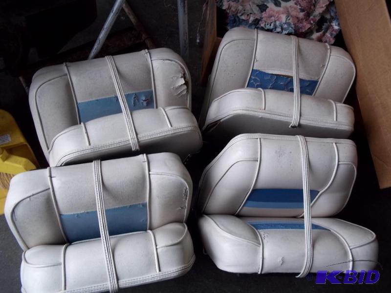 lot 85 image: 4 boat seats...
