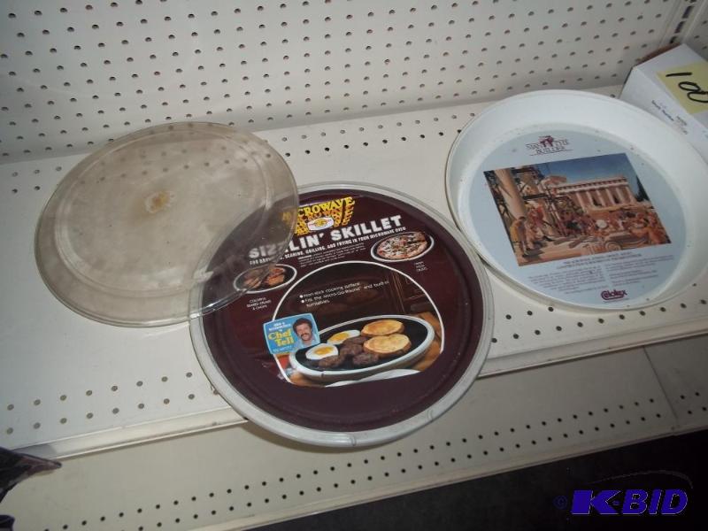 lot 88 image: Sizzlin skillet...