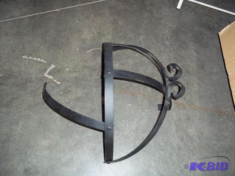 lot 99 image: Steel decor frame...
