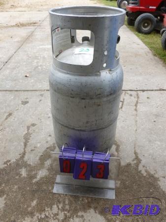 Aluminum liquid lp tan for fork lift. Appears...