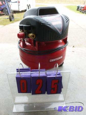 Craftsman 4 gallon pancake air compressor. 3...