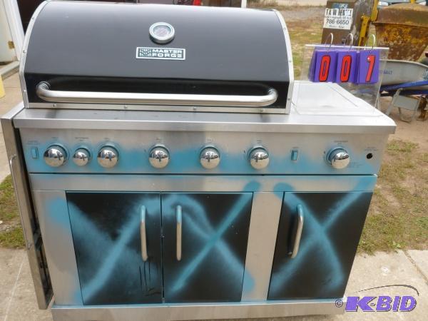 Masterforge stainless grill. 7 burners. Needs...
