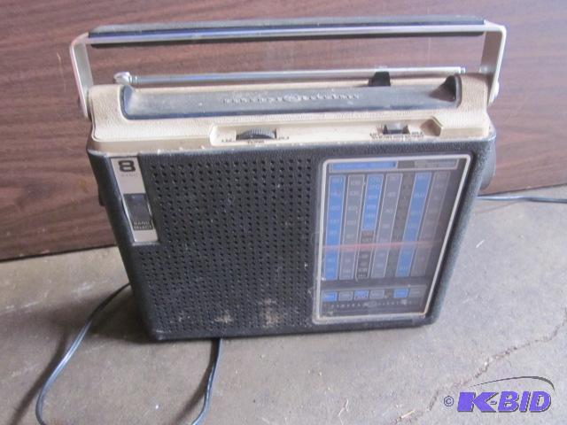 Old General Electric eight band two way radio...