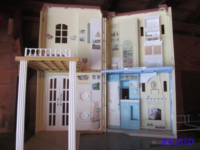 1980s fold out doll house.&nbsp...