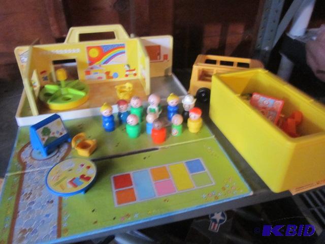 Vintage 1978 Fisher Price #929 school with bu...