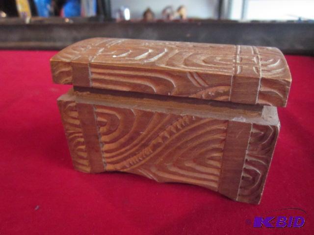 Wooden tramp art, made in Switzerland trinket...