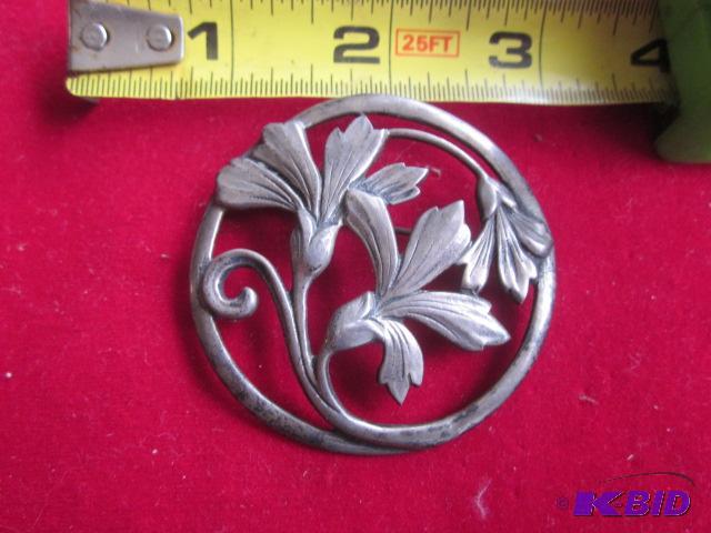 Large Sterling Silver brooch, 23 grams total,...