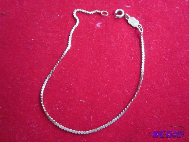 14 Karat gold bracelet, that needs a new clas...
