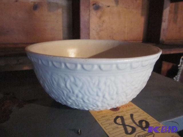 8 inch vintage Haeger 69 USA bowl.&nbsp No c...
