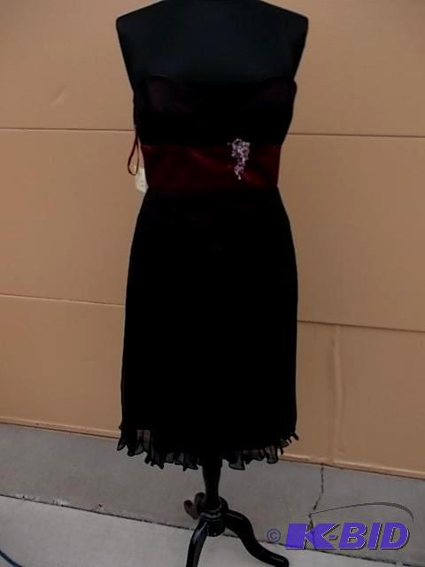 Size 10 Venus Black &amp Maroon...