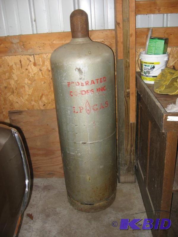 lot 18 image: 100 Gallon LP Tank (not leased)