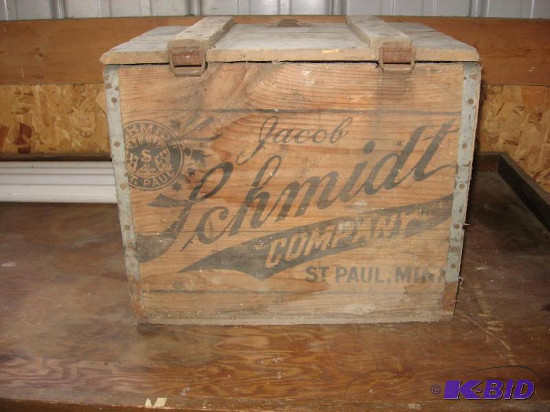 lot 2 image: Schmidt Beer Box