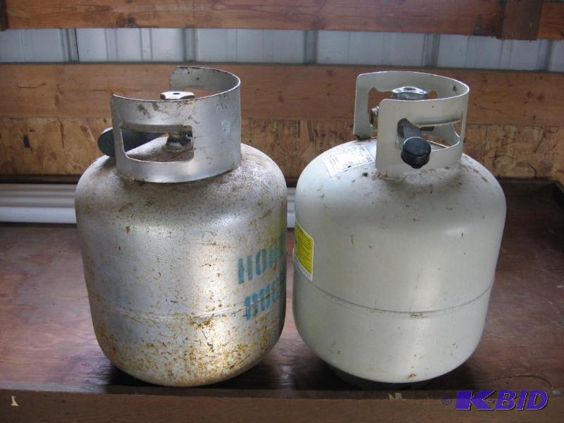 lot 21 image: 20 Gallon Tanks (2)