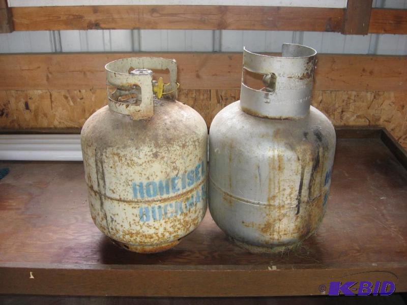 lot 22 image: 20 Gallon Tanks (2)