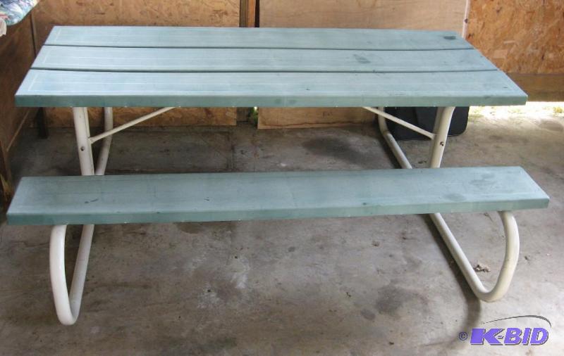 lot 33 image: Resin Picnic Table