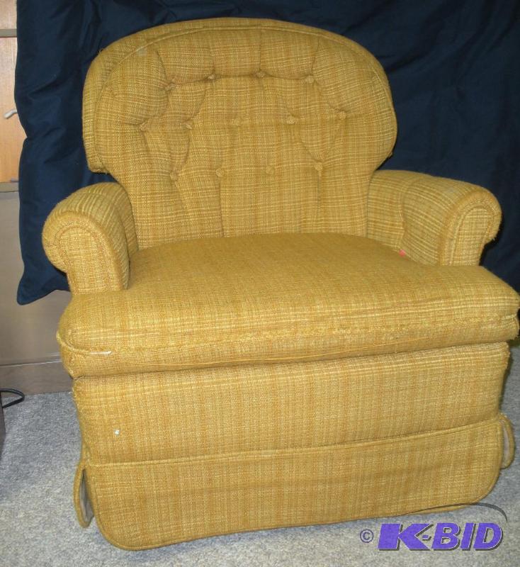 lot 39 image: Comfy Chair