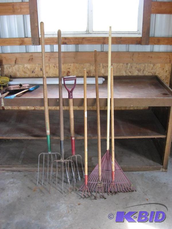 lot 41 image: Lawn Tools Lot 1