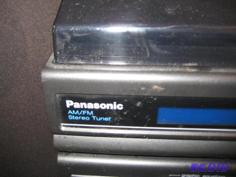lot 46 image: Panasonic Stereo with Speakers