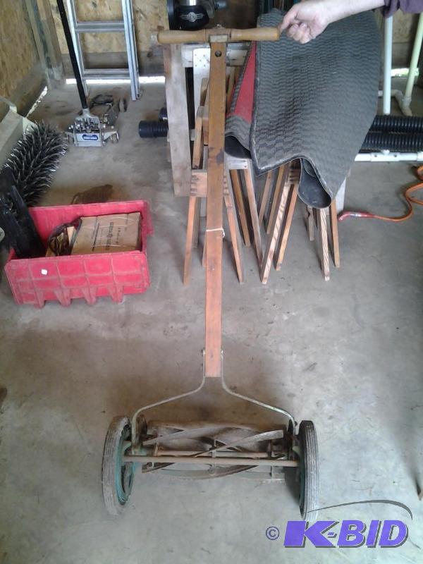 lot 62 image: Vintage Push Mower (Manual)